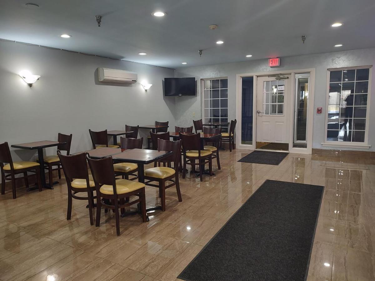 Hilltop Inn & Suites, Near Foxwoods Casino Северен Стинингтън Екстериор снимка