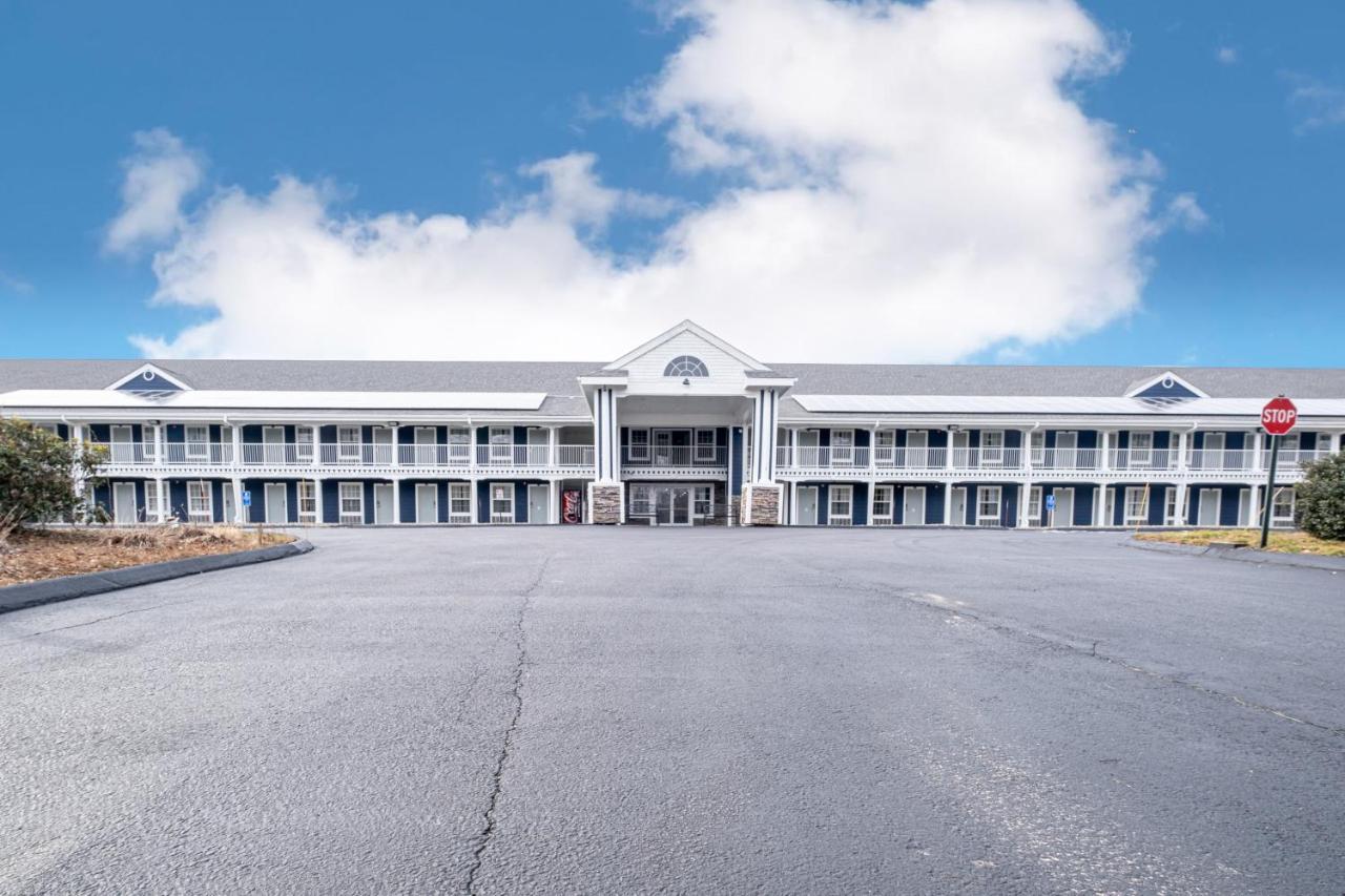 Hilltop Inn & Suites, Near Foxwoods Casino Северен Стинингтън Екстериор снимка