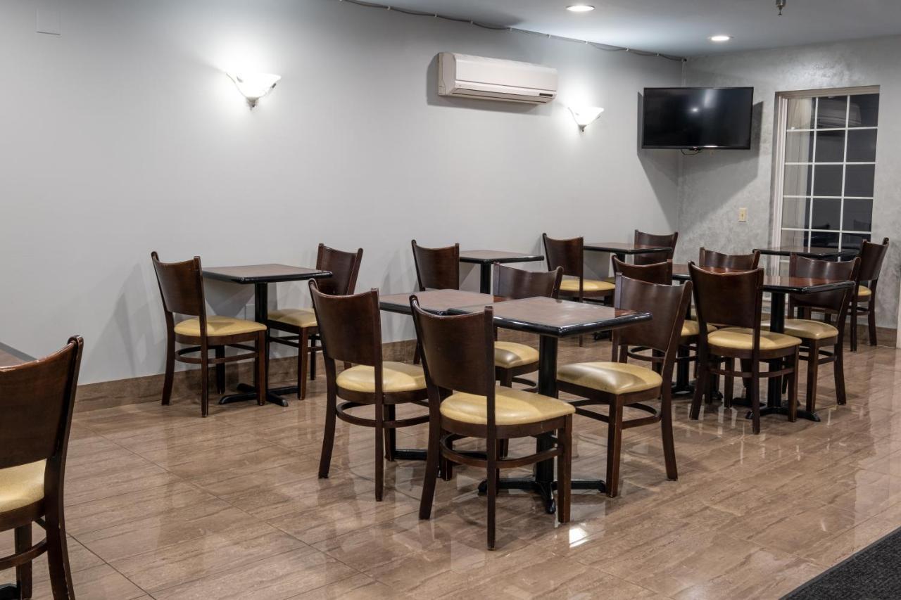 Hilltop Inn & Suites, Near Foxwoods Casino Северен Стинингтън Екстериор снимка