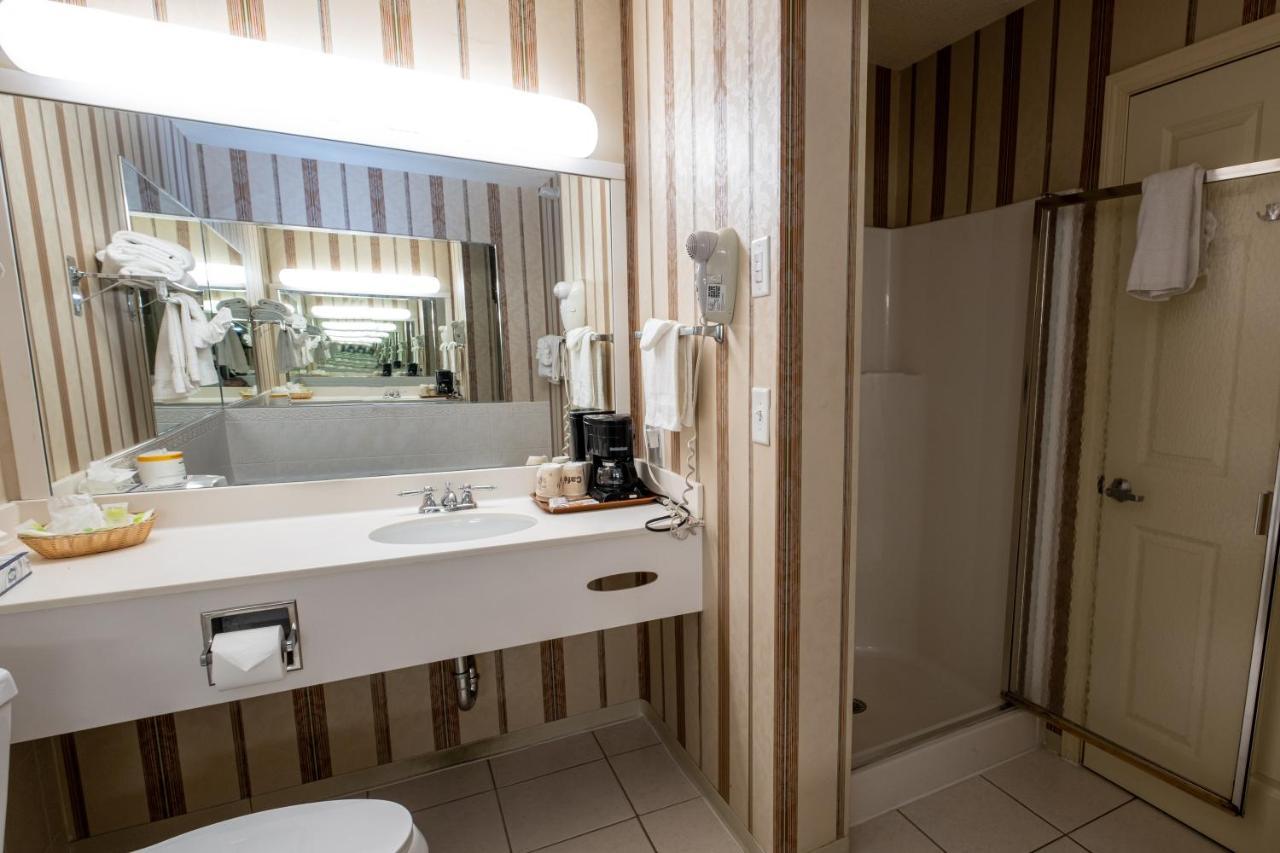 Hilltop Inn & Suites, Near Foxwoods Casino Северен Стинингтън Екстериор снимка