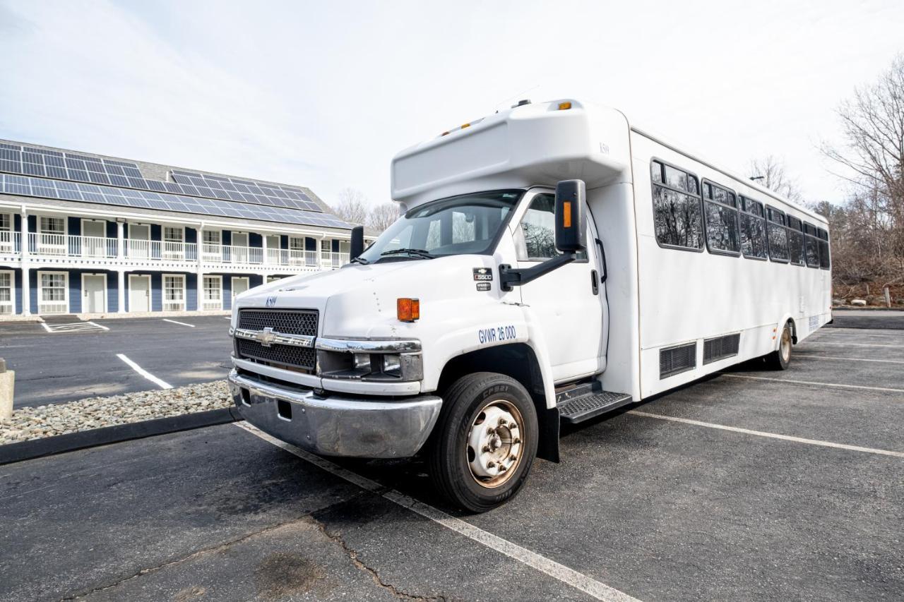 Hilltop Inn & Suites, Near Foxwoods Casino Северен Стинингтън Екстериор снимка