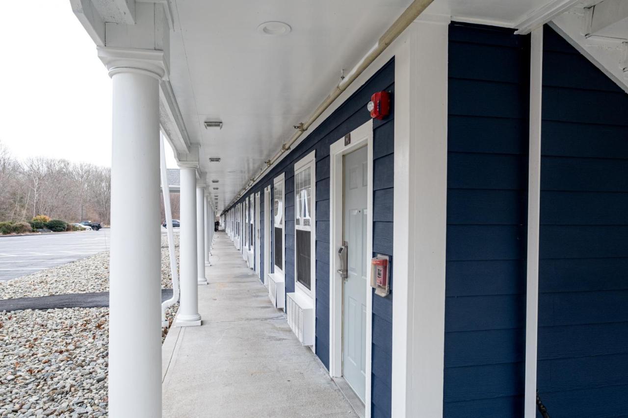 Hilltop Inn & Suites, Near Foxwoods Casino Северен Стинингтън Екстериор снимка