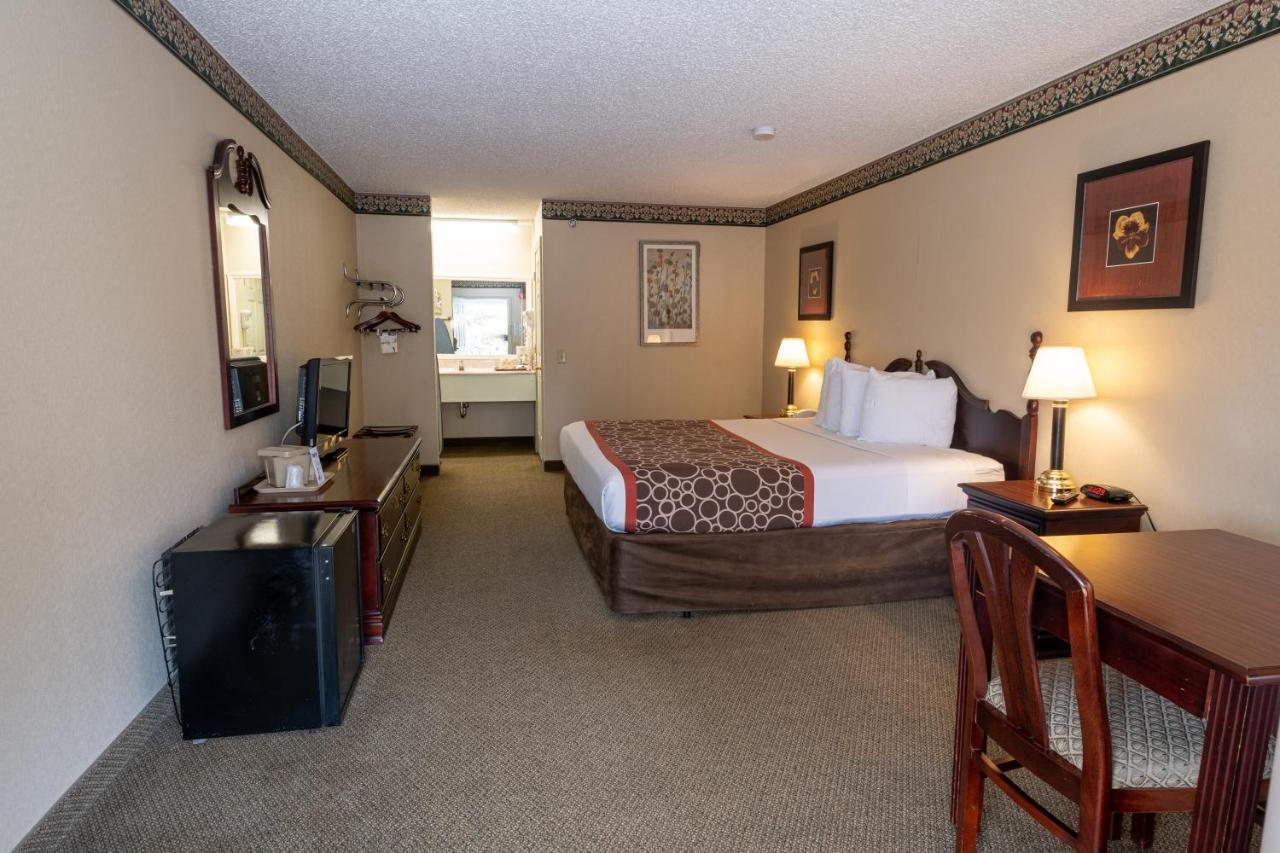 Hilltop Inn & Suites, Near Foxwoods Casino Северен Стинингтън Екстериор снимка
