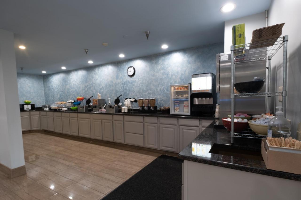 Hilltop Inn & Suites, Near Foxwoods Casino Северен Стинингтън Екстериор снимка