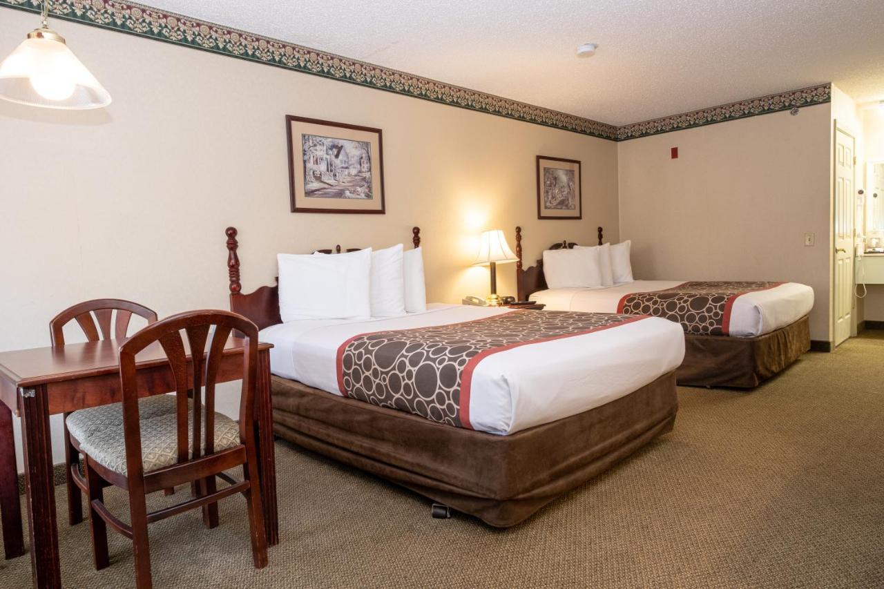 Hilltop Inn & Suites, Near Foxwoods Casino Северен Стинингтън Екстериор снимка
