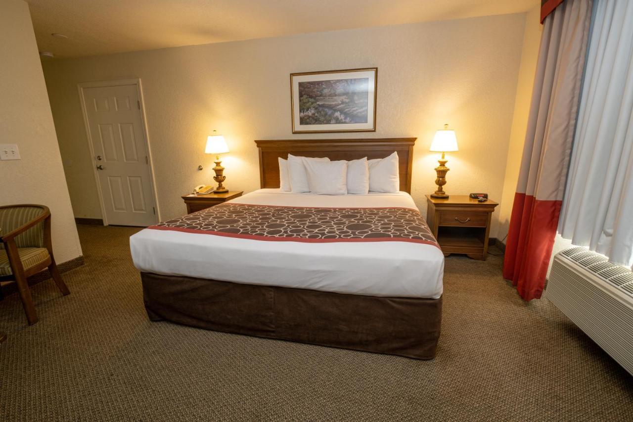 Hilltop Inn & Suites, Near Foxwoods Casino Северен Стинингтън Екстериор снимка